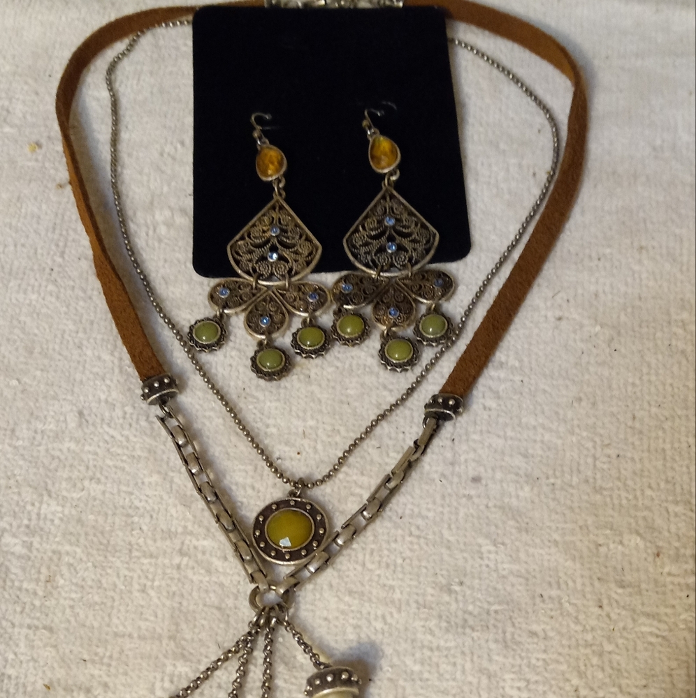 Not new,vintage 2 strand suede & chain necklace with charms& pierced earrings. - Picture 4 of 4